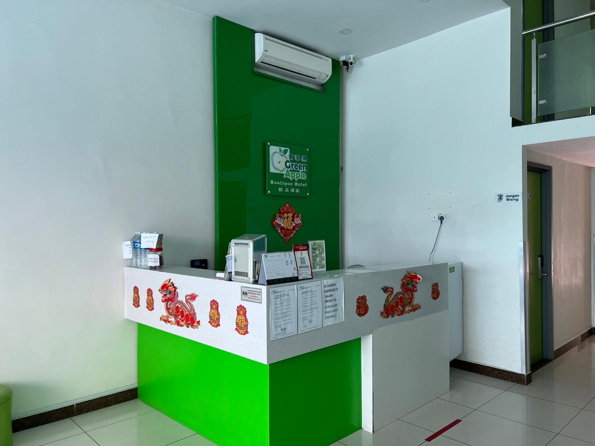 กรีน แอปเปิ้ล บูทิก โฮเต็ล Hotel โกตาคินาบาลู ภายนอก รูปภาพ